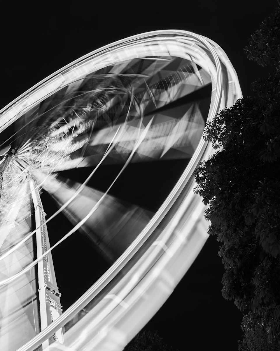 Budapest - Spinning Light Wheel by Juan Matorras 