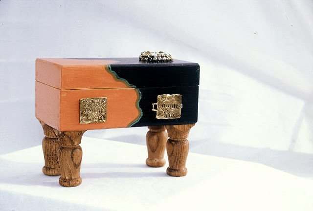 Cracked box, Image 1.