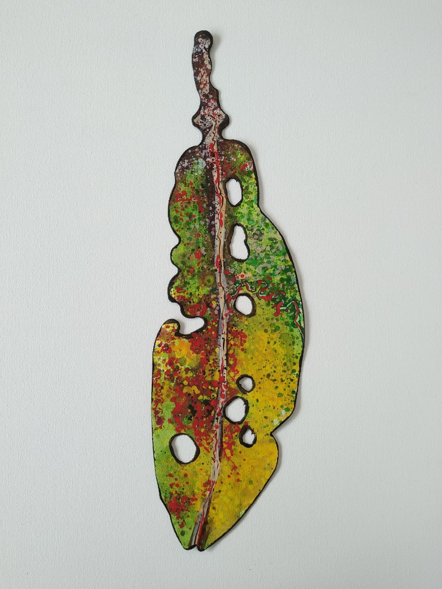 * Medium Pohutukawa Leaf . . (21583) by Liz McAuliffe, Image 1.