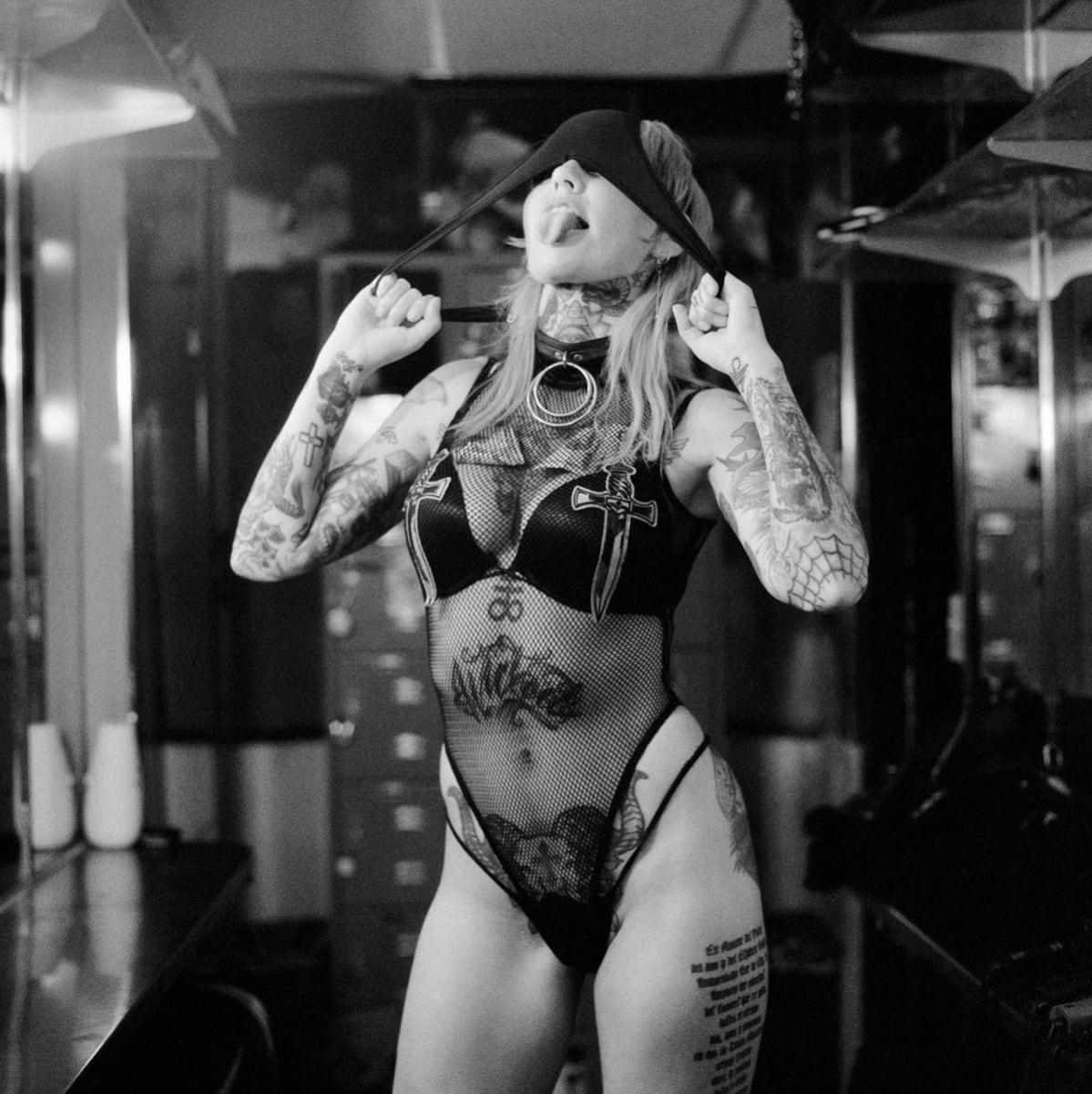 Malice Alice in dressing room, Cheetahs Hollywood, California by Elizabeth Waterman 
