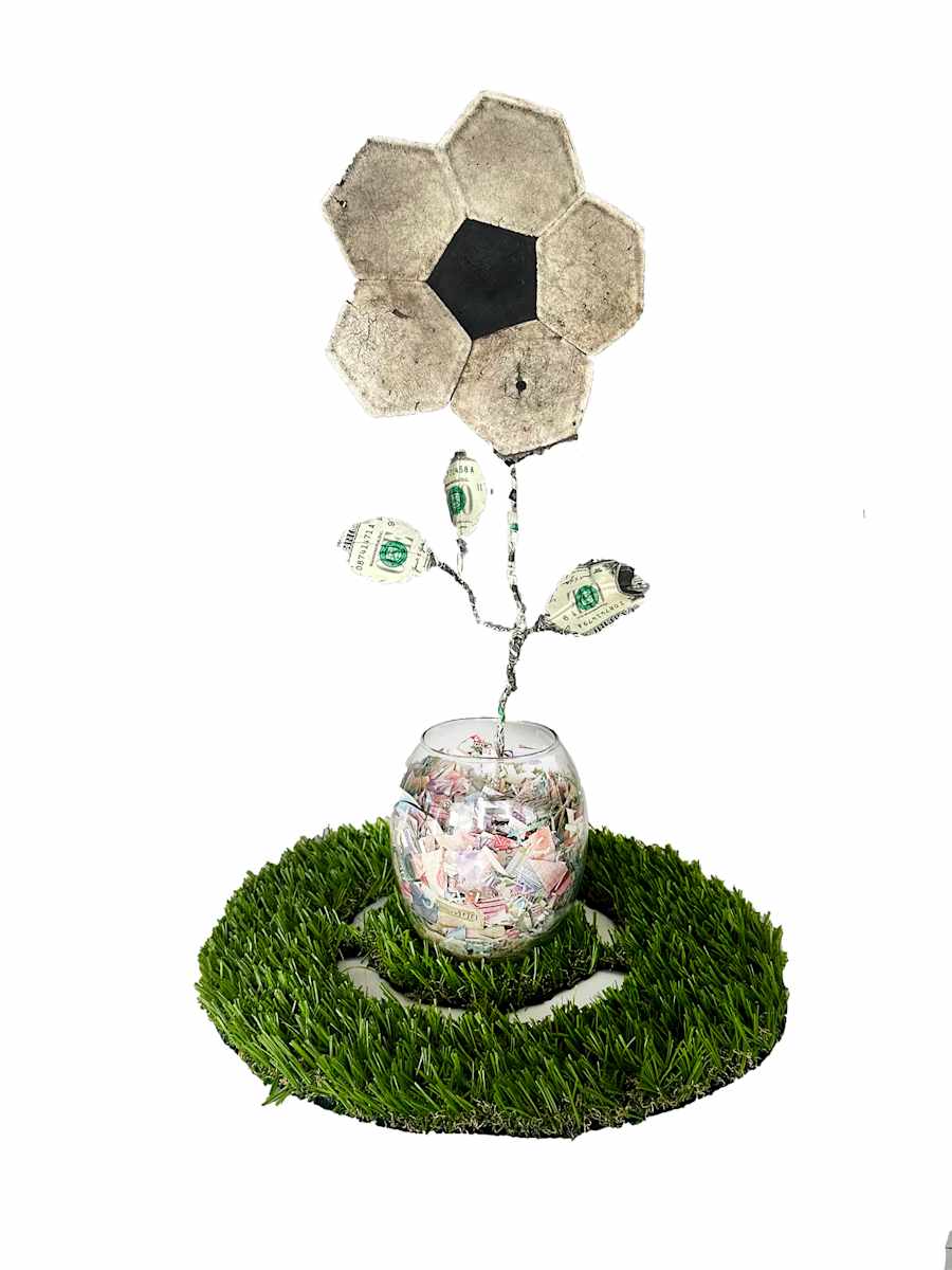 Flor de Cancha: De la serie "Floreros" by Gabriela Gonzalez Leal, Image 1.