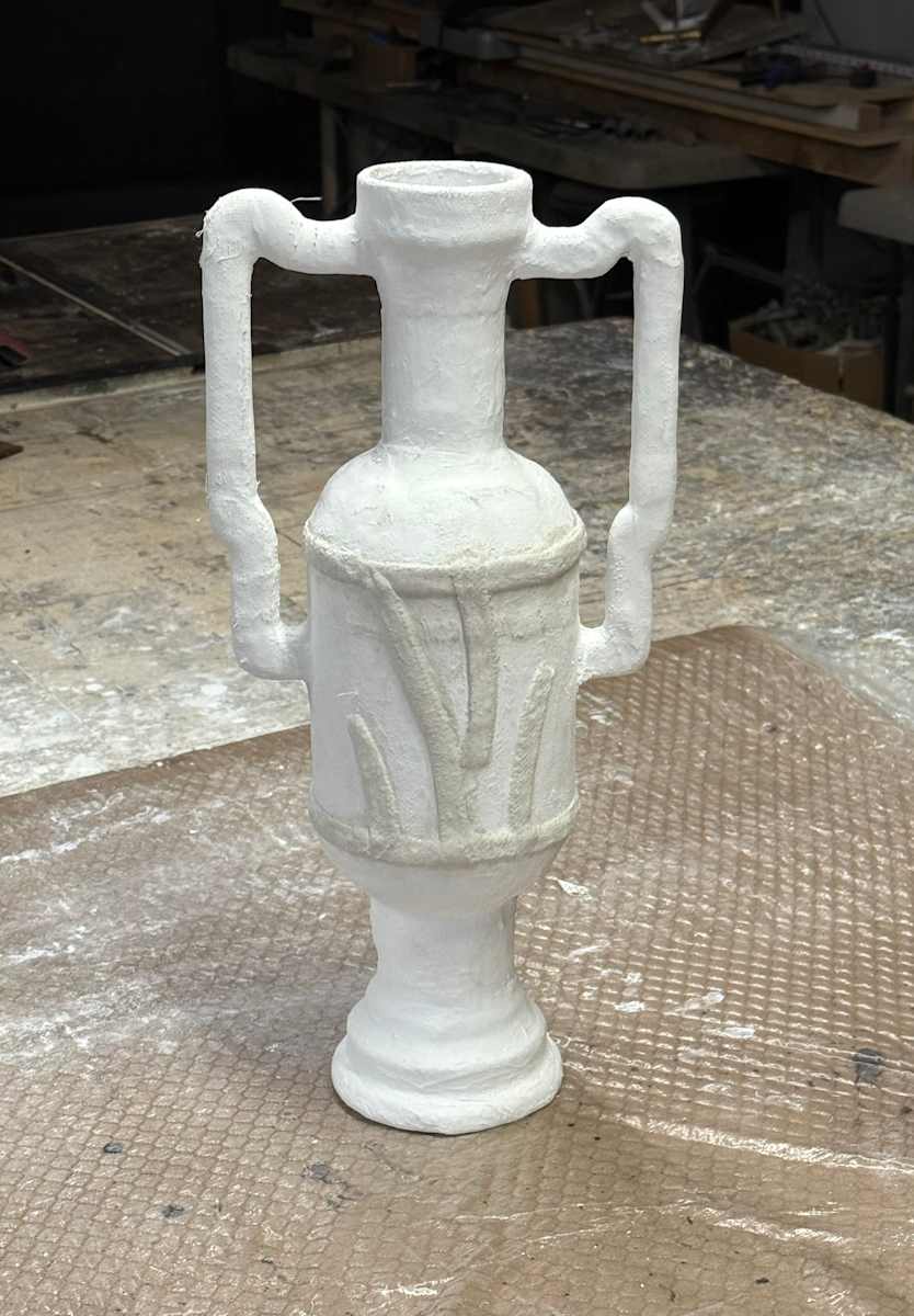 plaster urn, Image 1.