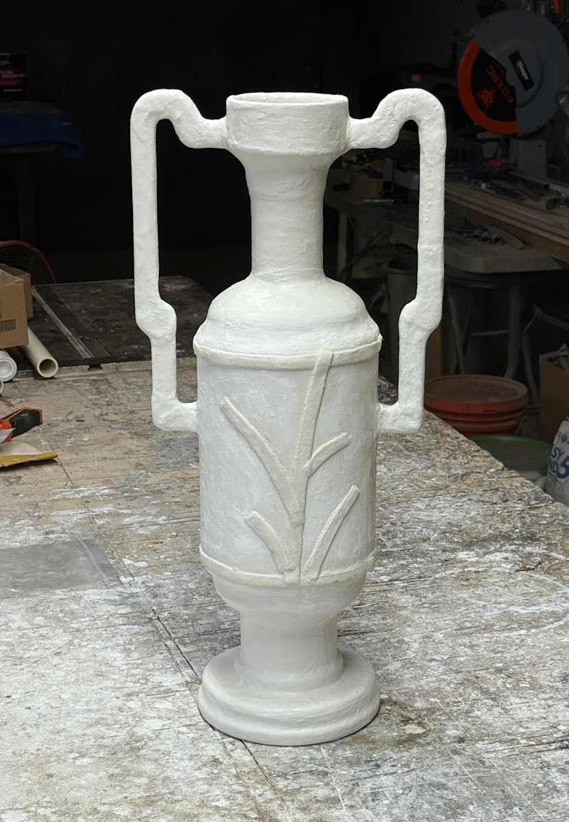plaster urn, Image 1.