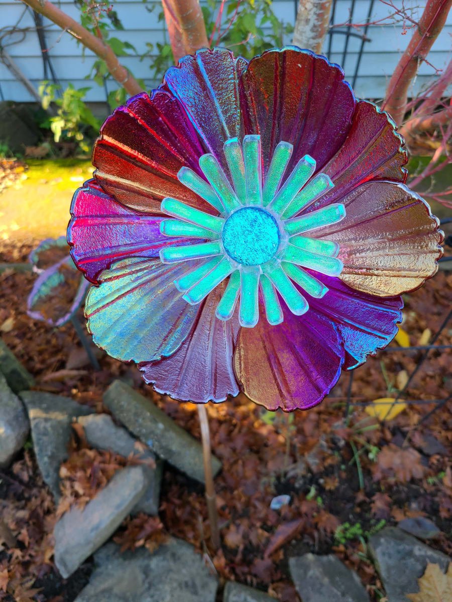 Garden Flower-Red Irid with Dichroic Center 