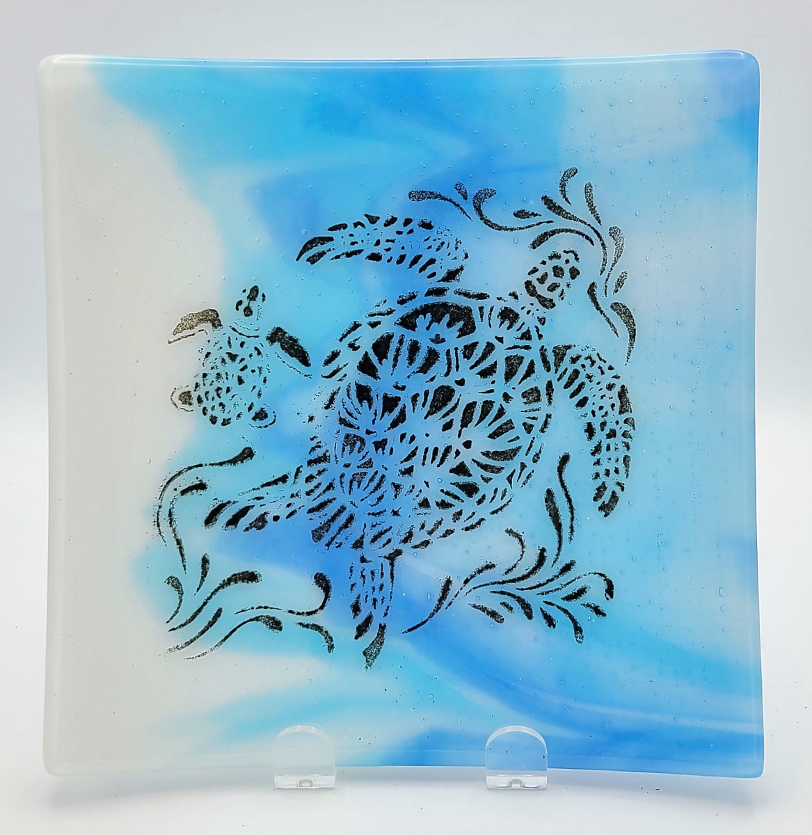 Plate in Blue/White Streaky with Sea Turtle Mom & Baby by Kathy Kollenburn 