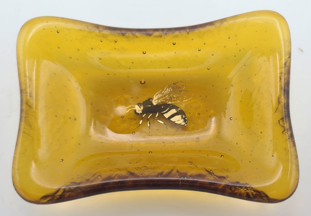 Trinket Dish-Amber with Honeybee by Kathy Kollenburn 