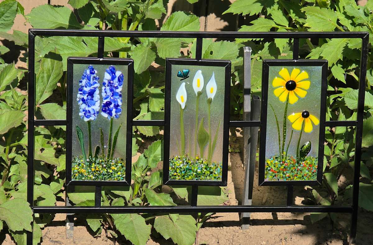Border Trellis with Botanical Panels by Kathy Kollenburn 