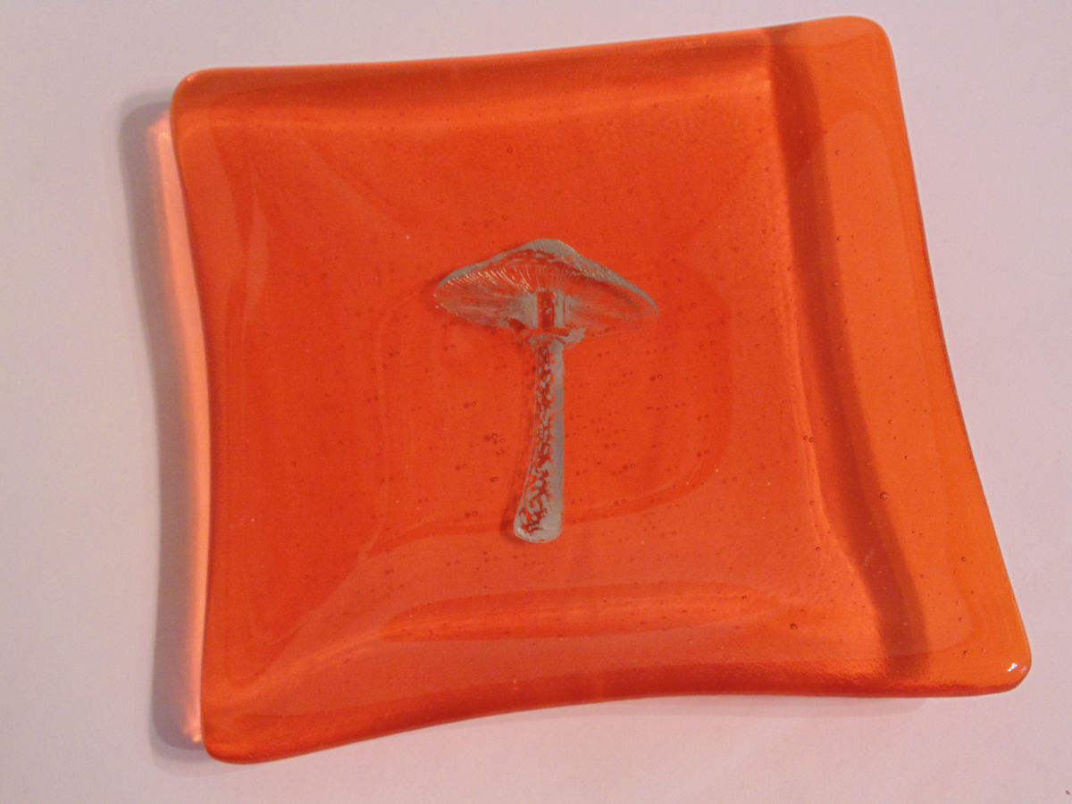Small plate with silver mushroom by Kathy Kollenburn, Image 1.