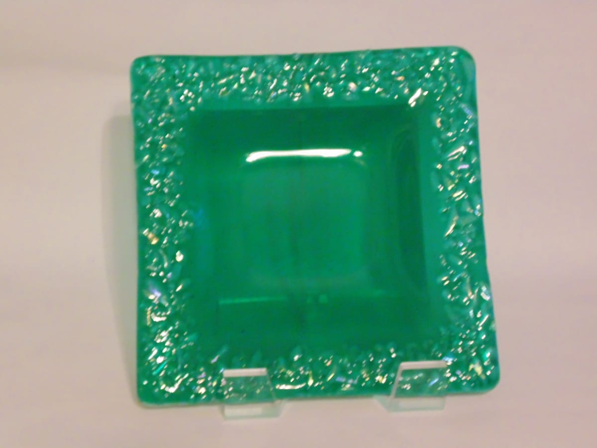 Irid Edged Dish-Emerald Green by Kathy Kollenburn, Image 1.