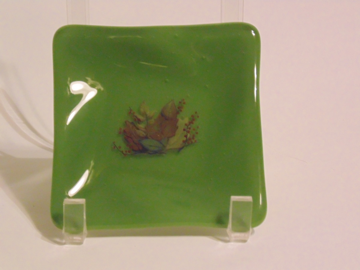 Small dish-Green with leaves by Kathy Kollenburn 