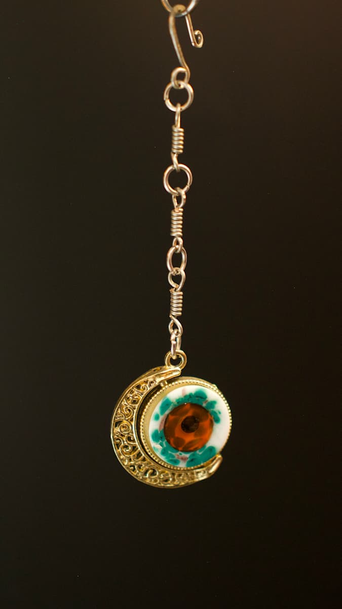 Hibiscus (set in gold) by creature kpw, Image 1.