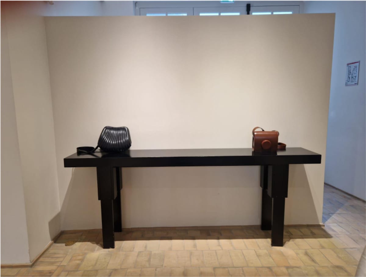 Console, Image 1.