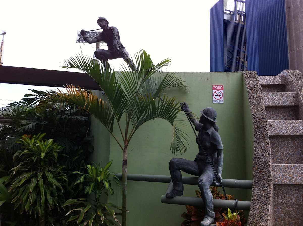 Monumento al 15 Aniversario de la Derrota del Combo del ICE by Casa Fage Hay, Mario Parra, Image 1.
