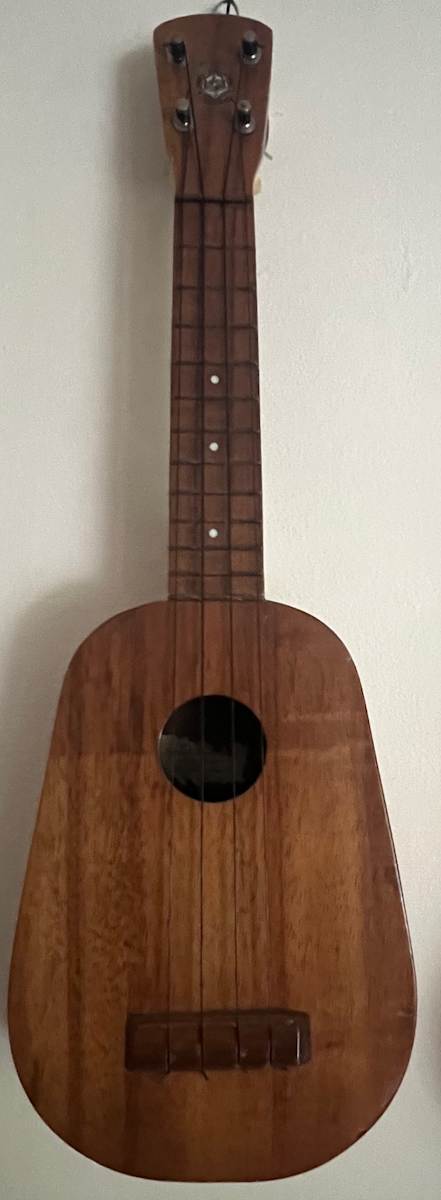 11388 - Ukulele, Image 2.