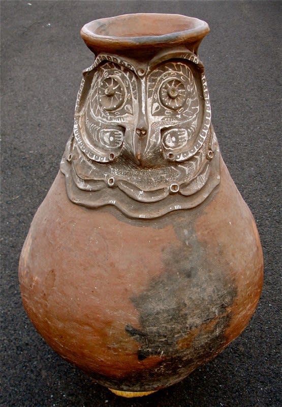 Aibom Sago Village Pot, Chambri Lakes by Aibom 