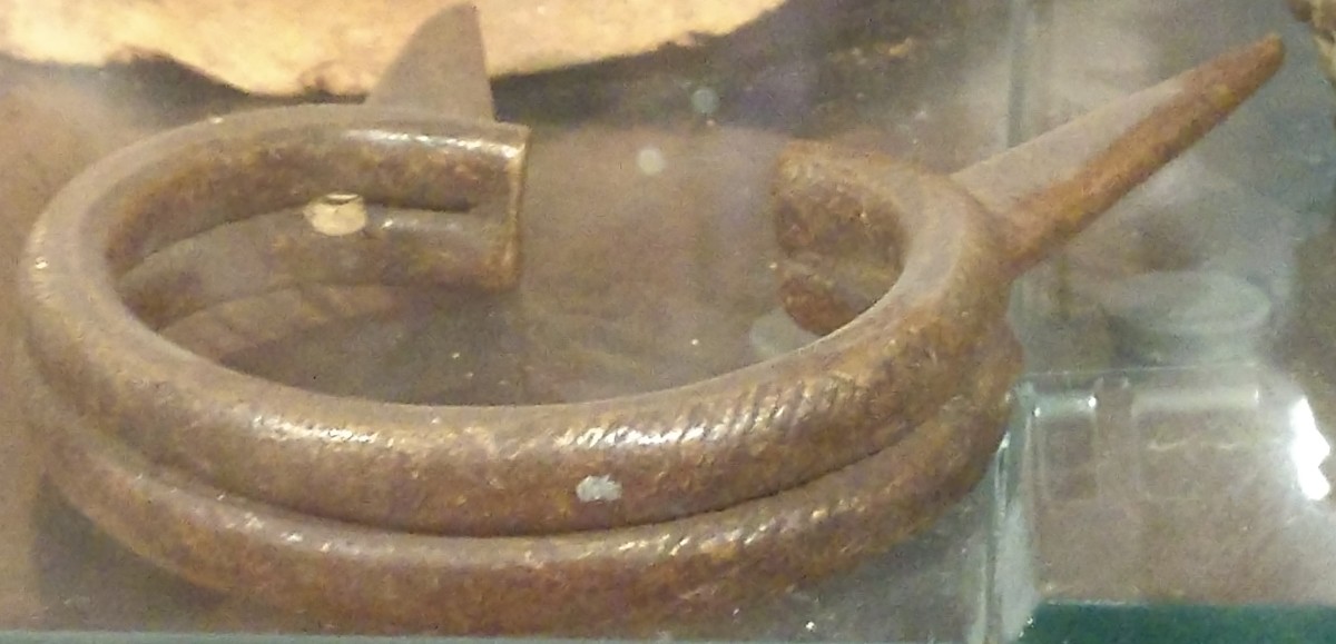 Manilla Currency Bracelet, Image 1.