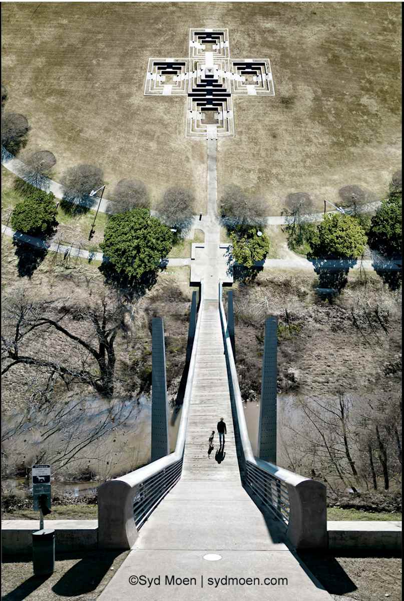 Police officers memorial by Syd Moen, Image 1.