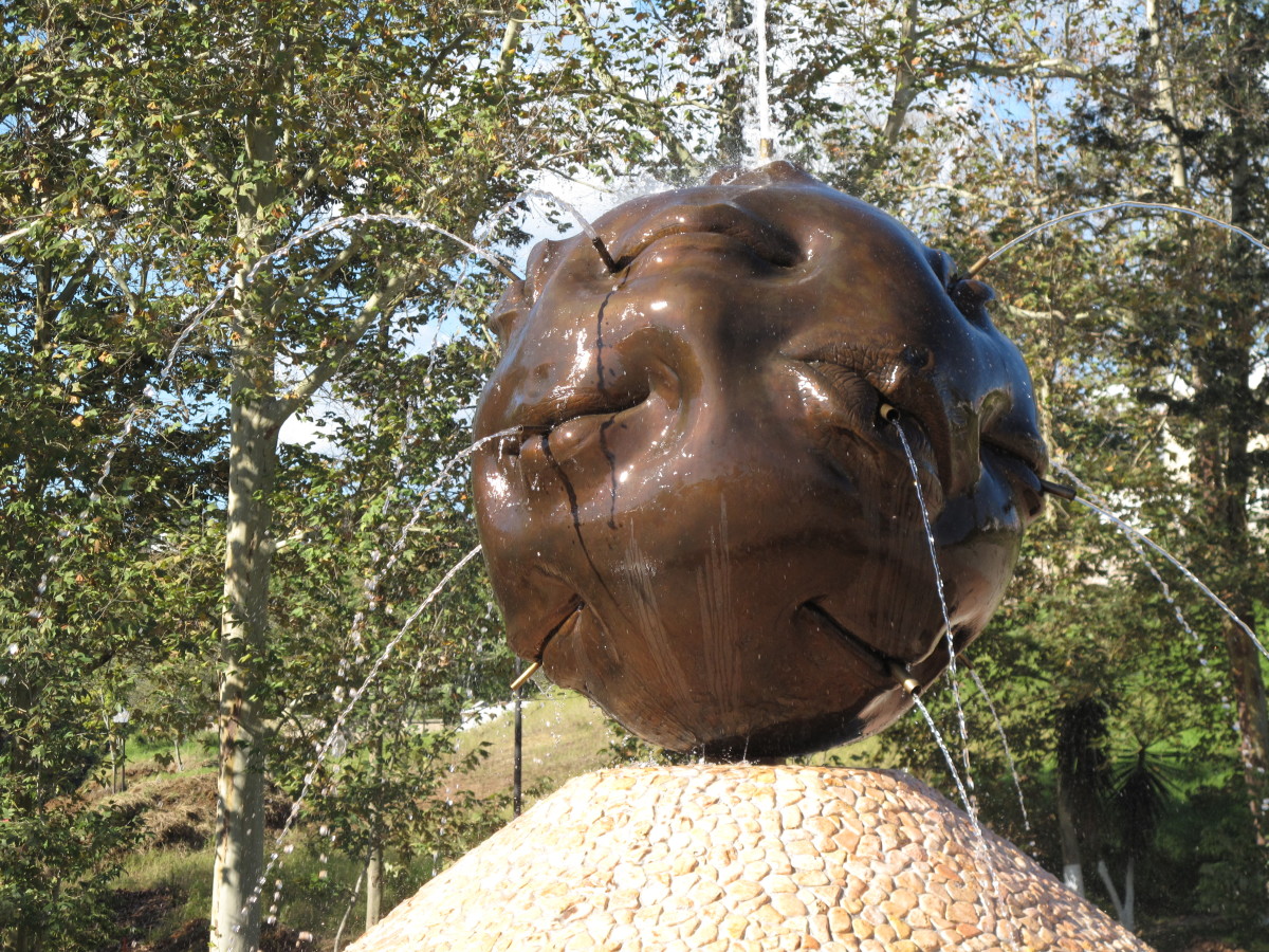 Smiling Fountain (Fuente de las sonrisas) by Claire Becker 