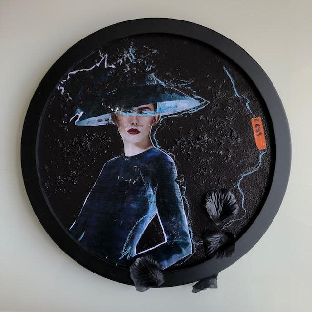 In Fashion Black Circle 13 by Tina Psoinos 