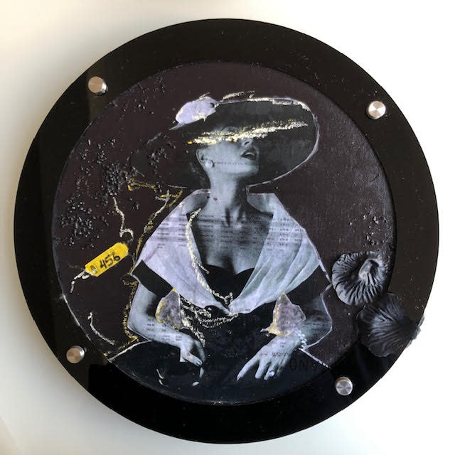 In Fashion Black Circle 4 by Tina Psoinos 