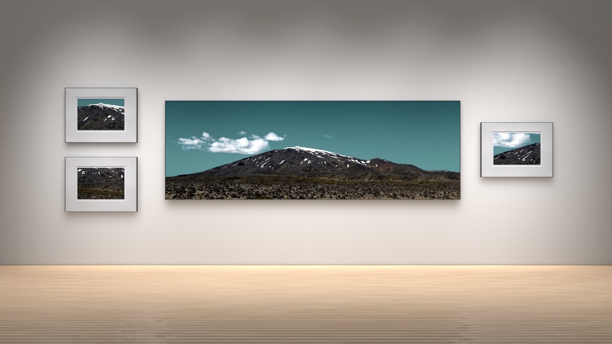 黑山 (M) /  Black Hill (M) by 劉群群 LIU Chun-Chun 