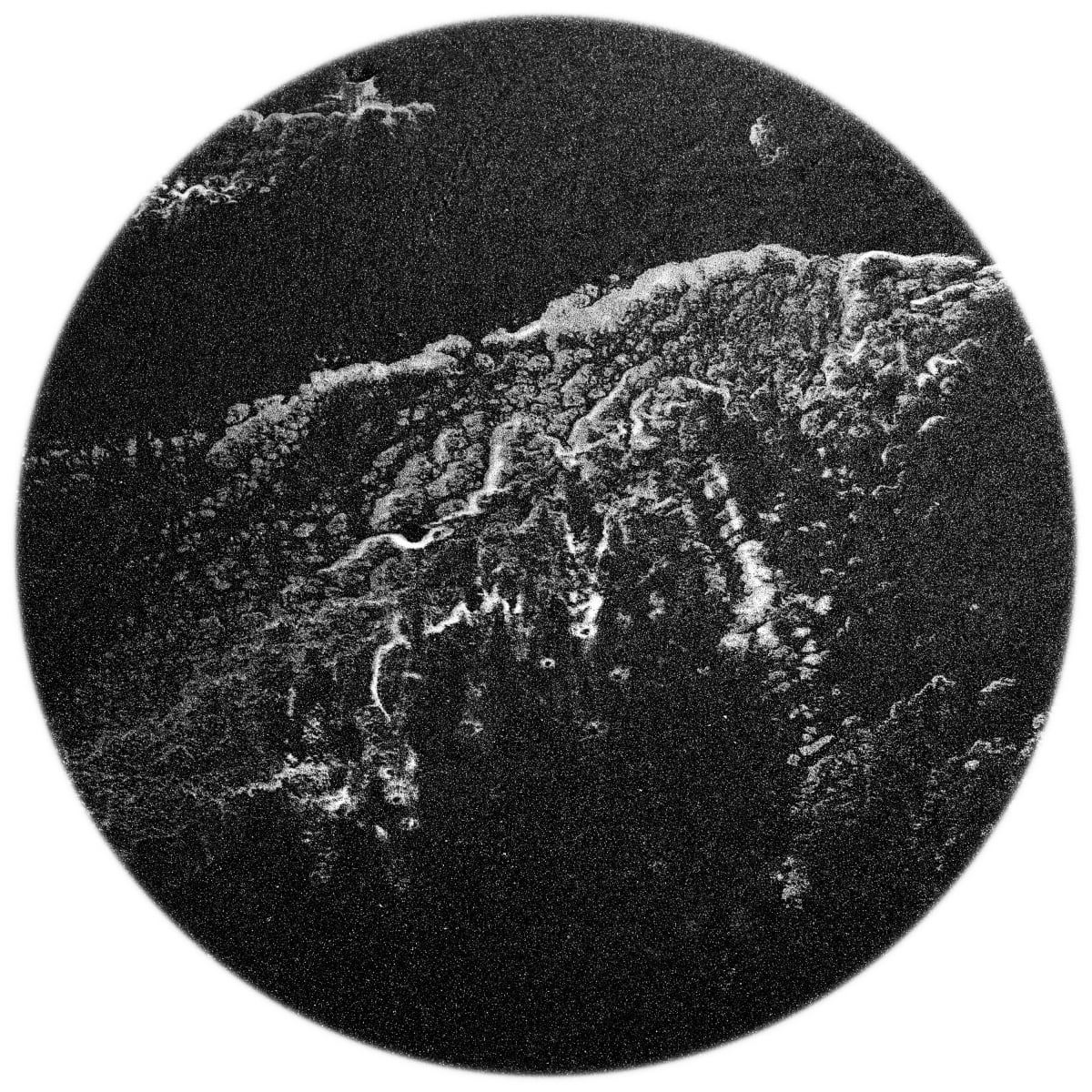 山水形 27 Landscape Shaped 27 by 馬立群 Ma Li-Chun 