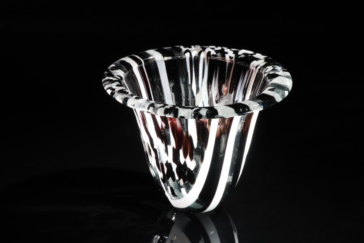 Vaas zwart wit by Linda van Huffelen 