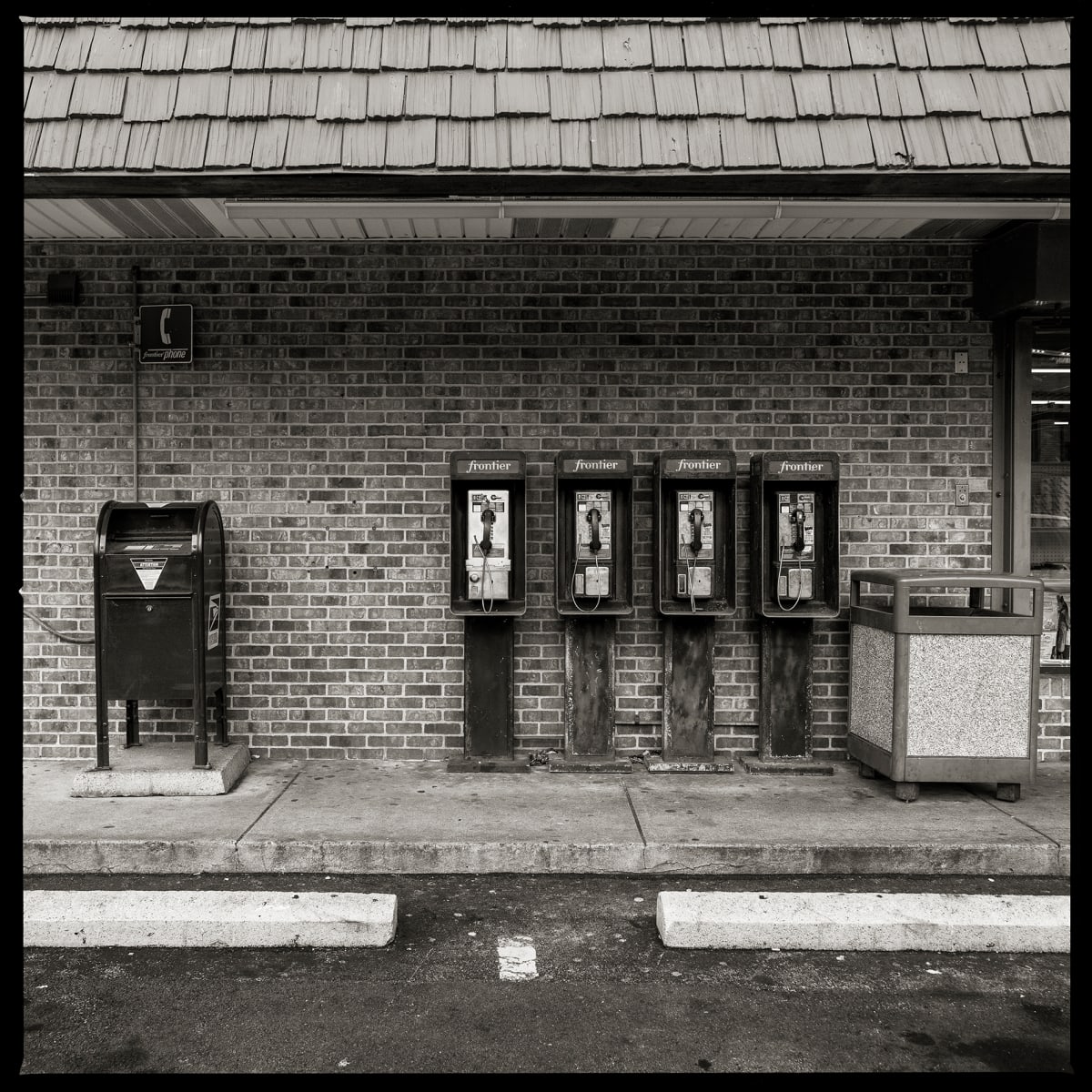 585.266.9318, 585.266.9394, 585.266.9500, 585.266.9885 – Convenient Food Mart #3355, 1404 Norton Street, Rochester, NY 14621 by Eric T. Kunsman, Image 1.
