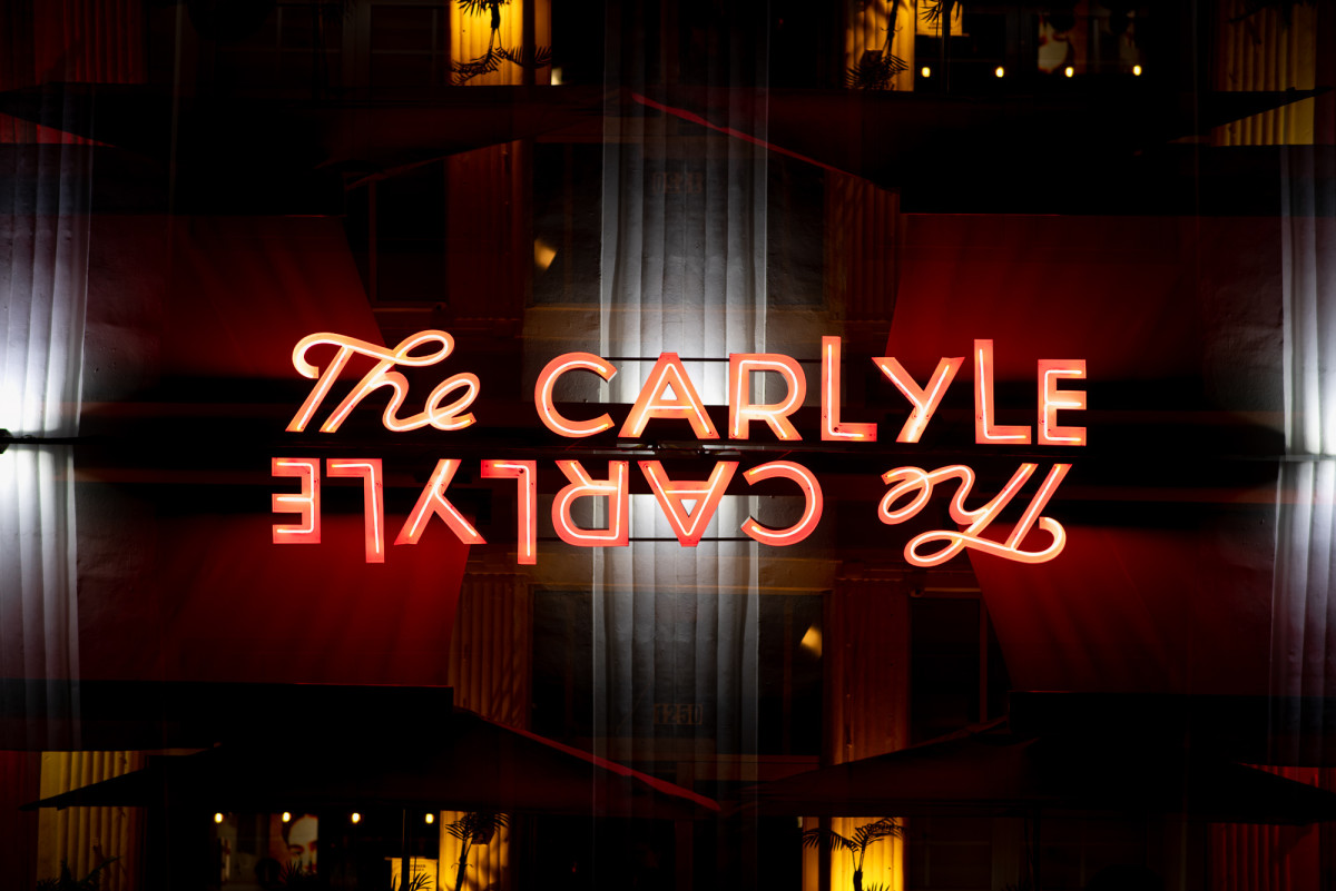 Miami Ocean Drive #15 by Robin Vandenabeele 