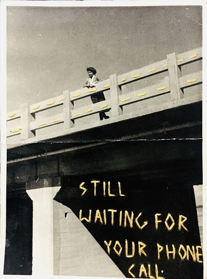 Phone Call by Juliana Naufel (naufss) 