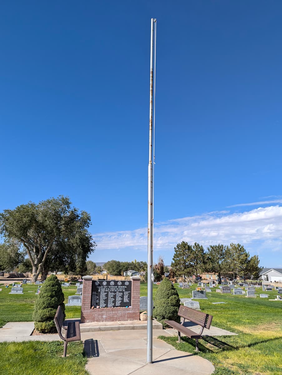 Veteran Memorial, Cemetery - Enoch  Image: Photograph by Jacob B. Arnell. Licensed by Creative Commons (CC BY-SA).