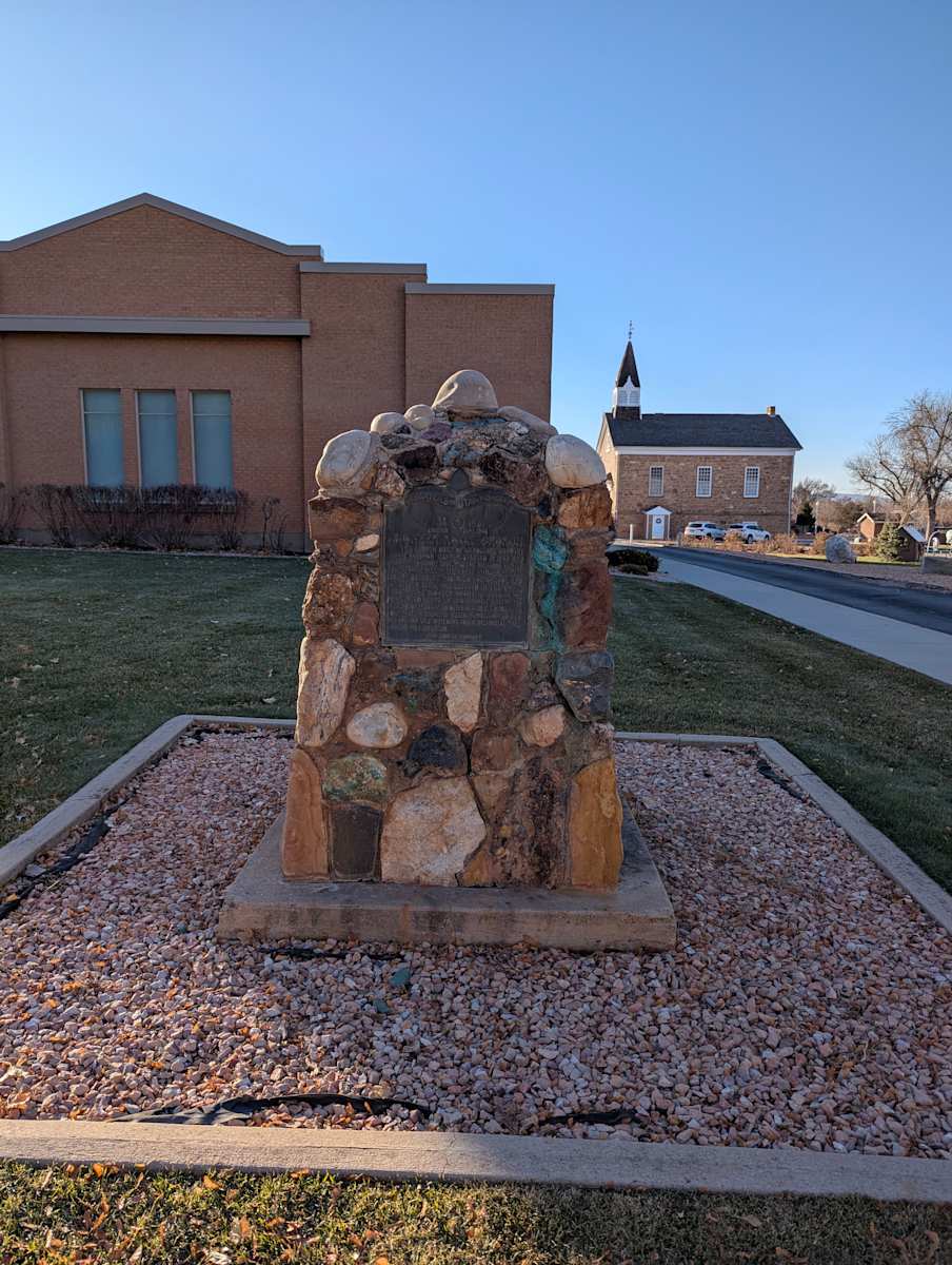 Pioneer Rock Church  Image: Photograph by Jacob B. Arnell. Licensed by Creative Commons (CC BY-SA).