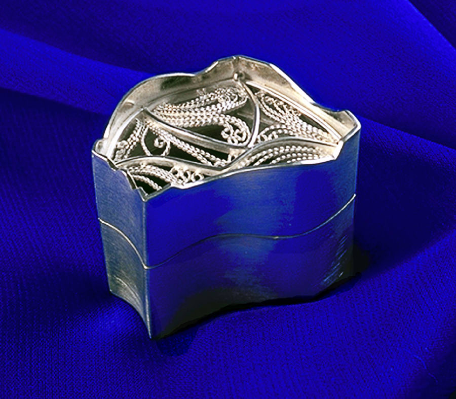 Butterfly Box by Victoria Lansford  Image: Hinged box with inset, Russian filigree lid
