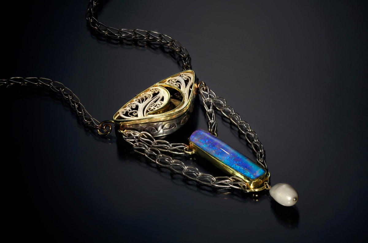 Glimmer by Victoria Lansford  Image: Photo by Pat Vasquez-Cunningham
