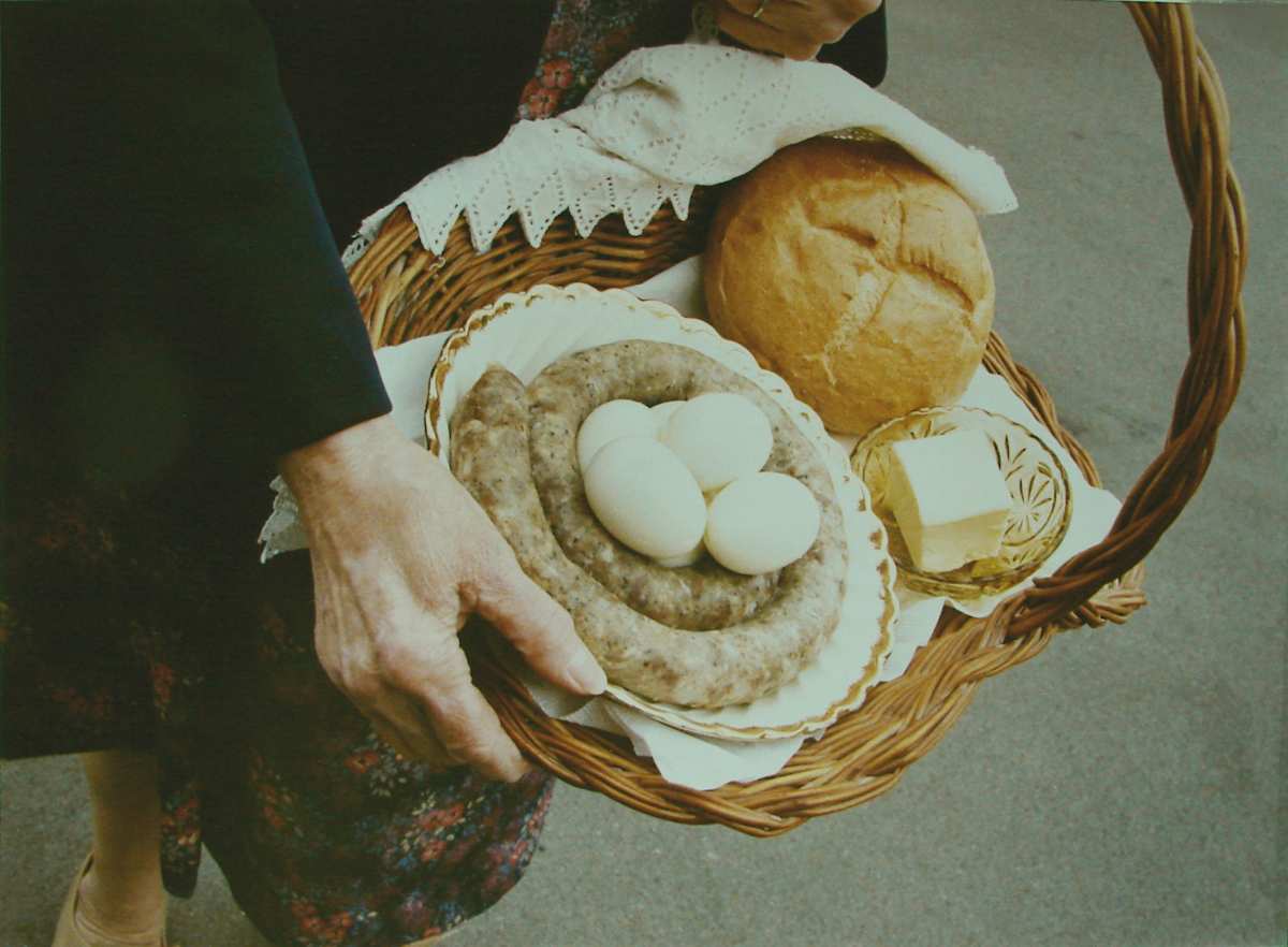 Swienconka:girl w/basket,blue jacket,pink shirt by Marion Faller 