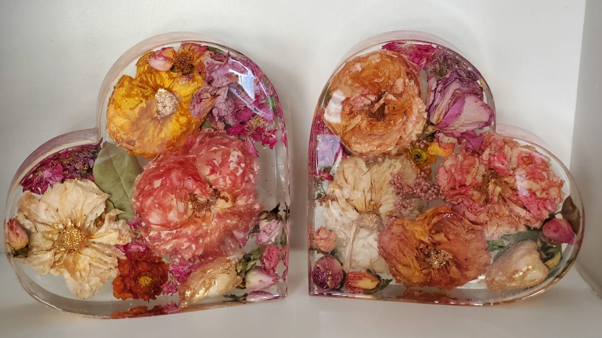 Resin Cast Wedding Bouquet Heart Shaped Bookends, Image 1.