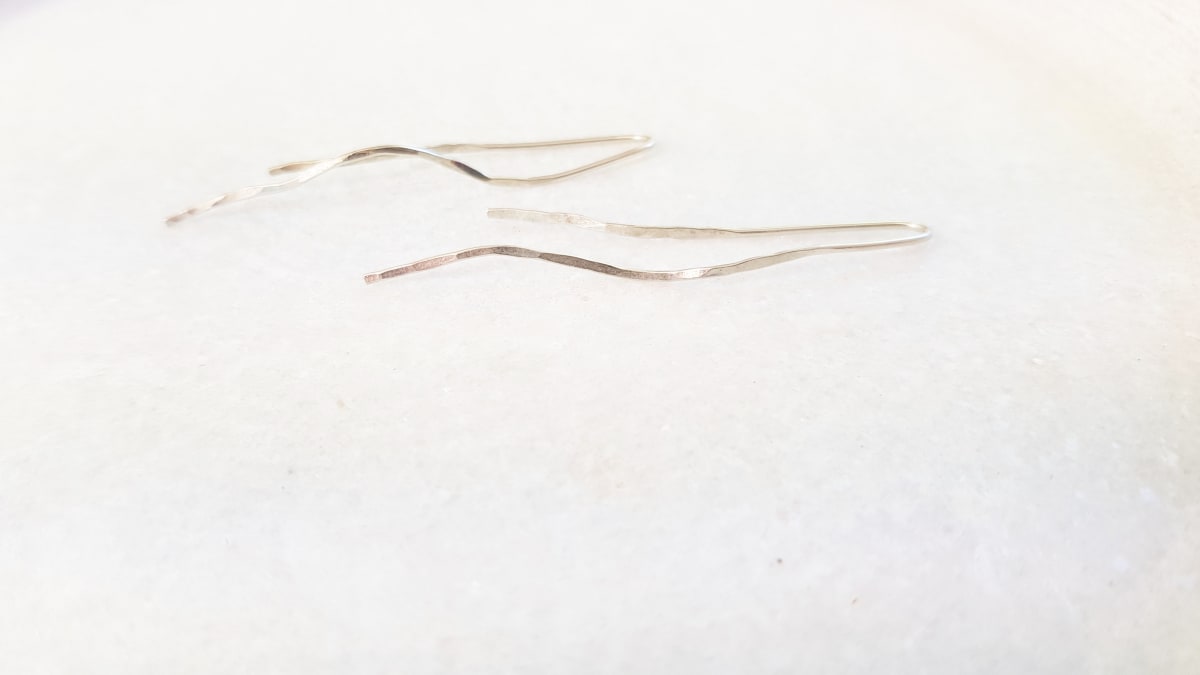 Marks & Lines Earrings (Hammered) by Naomi Eleftheriou 
