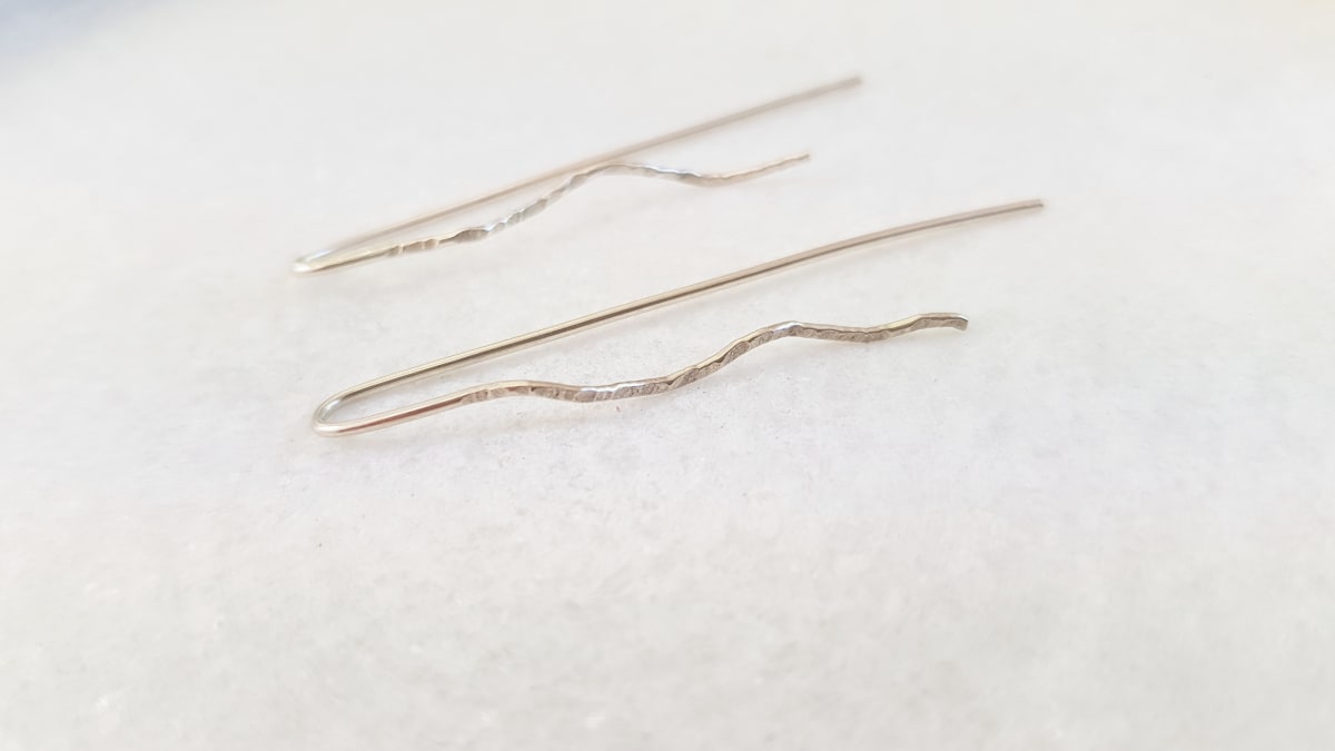 Marks & Lines Earrings (Rough Spaghetti) by Naomi Eleftheriou 