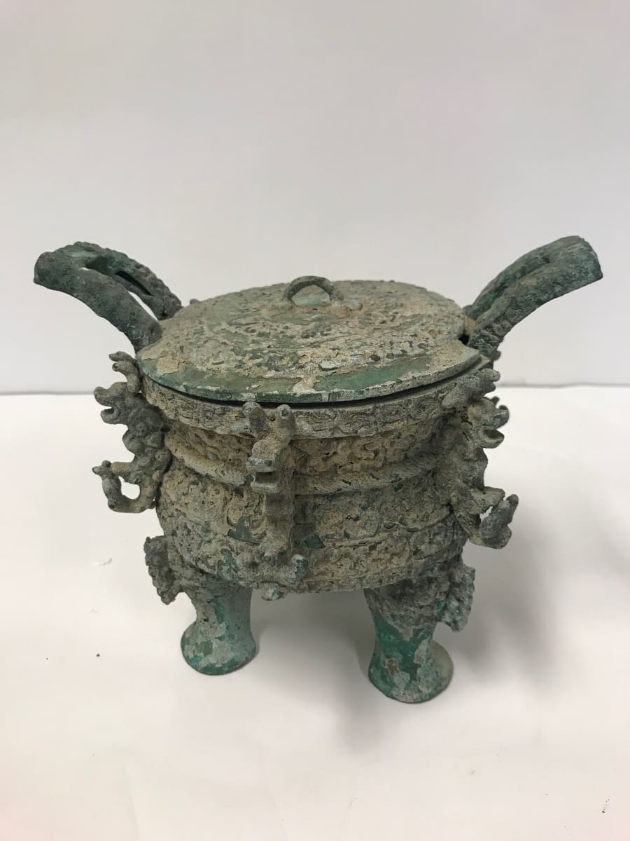 Ritual Closed Vessel (Ding), Image 5.