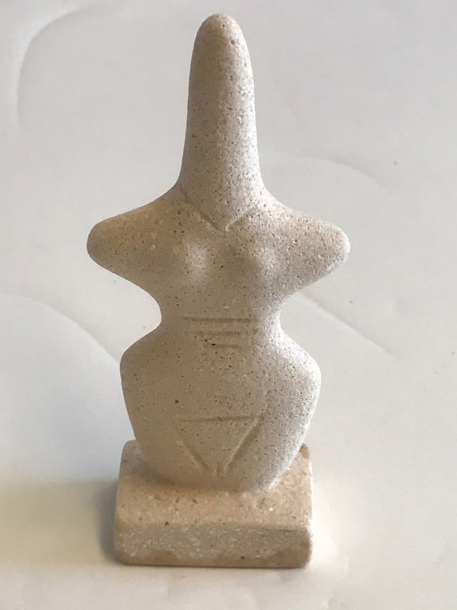 Cycladic Female Figurine, Image 3.
