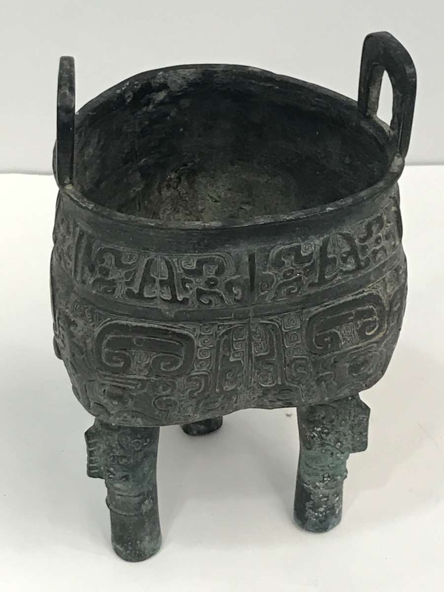 Three-legged Bronze Vessel, Image 4.