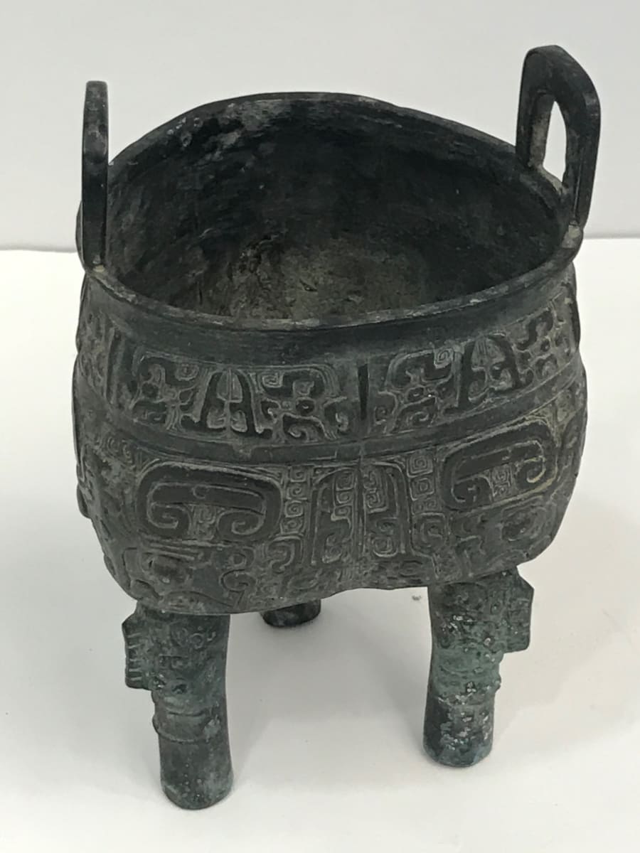 Three-legged Bronze Vessel, Image 4.