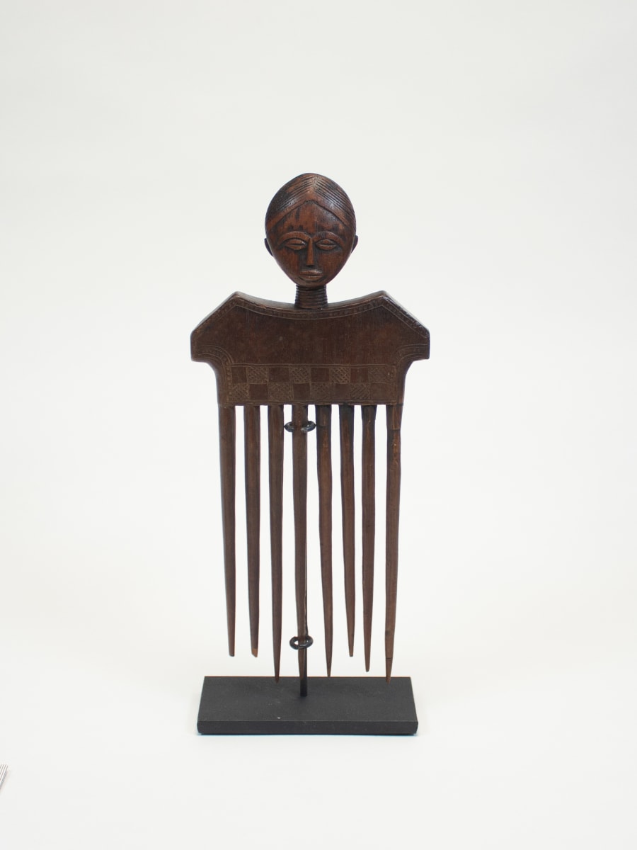 Comb, Ashanti People, Ghana by Unknown 