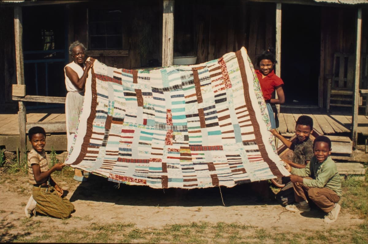 Amanda Gordon, Diane Wright Smith, Shelby Wright, Sammy Wright, and Johnny Henry Wright, home of ... by William R. Ferris 