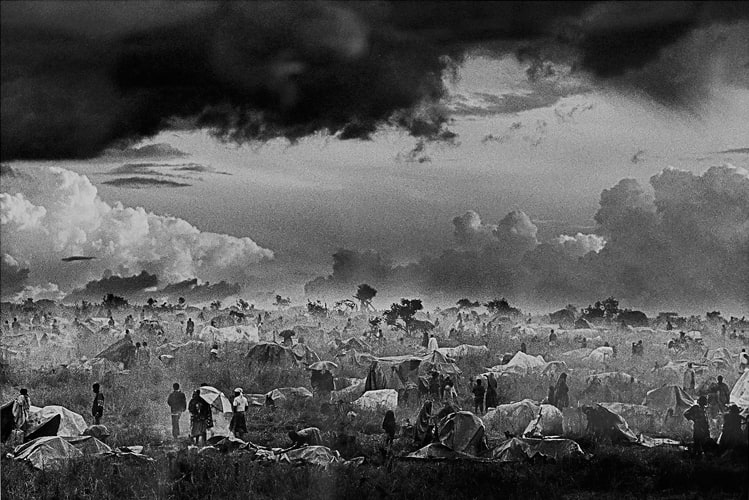 The first day of installation of the camp of Benako for the Rwandan Tutsi and Hutu Refugees, Tanzania by Sebastião Salgado 