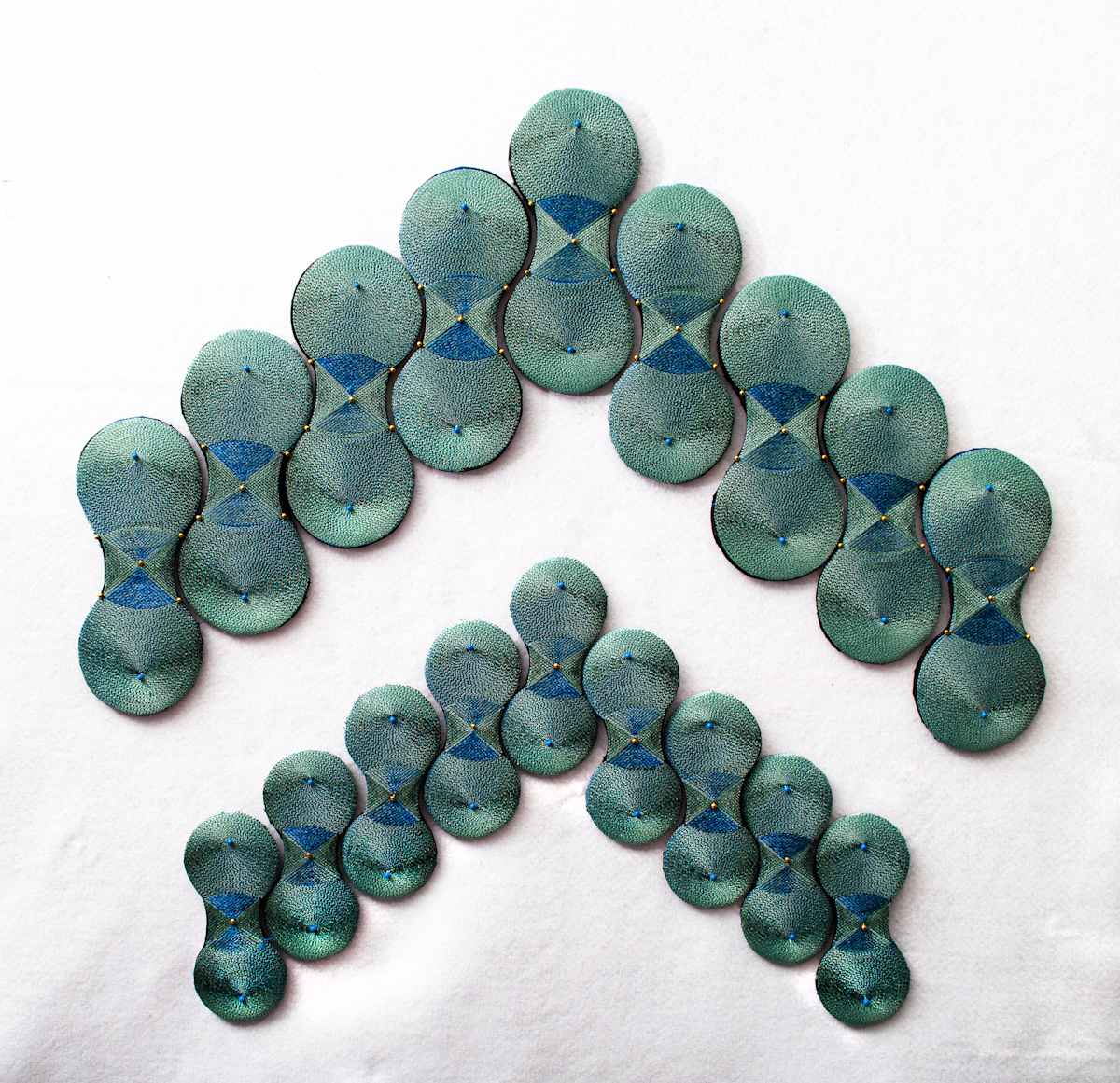Barbells (Non-Tesselate) by Susan Hensel 