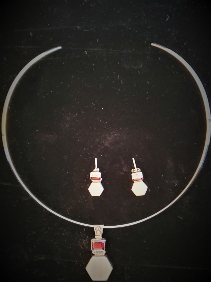 JEWELRY   -  Mother Of Pearl, Silver & Garnet Necklace & Earrings, Image 3.