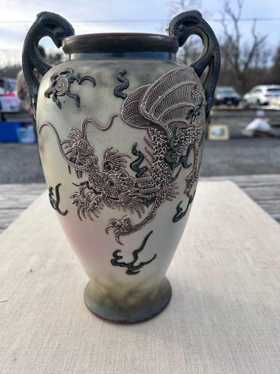 Japanese Moriage Dragonware, Image 1.