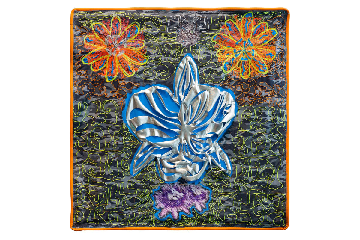 Entre camuflados by Johana Moscoso 