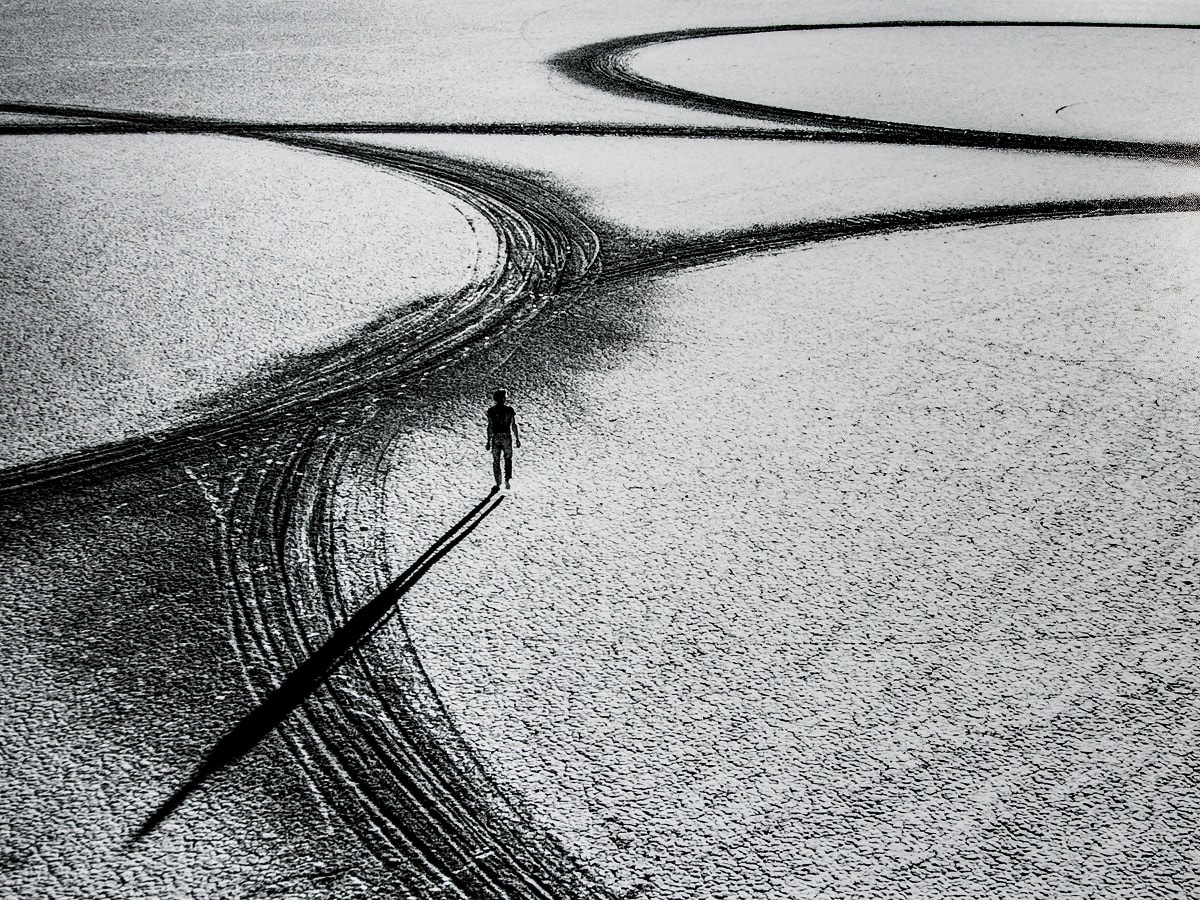 Michael Heizer's Circular Surface Planar Displacement Drawing, Jean Dry Lake, Nevada, 1970 by Gianfranco Gorgoni  Image: Photo by Gianfranco Gorgoni © Maya Gorgoni. Artwork © Michael Heizer.